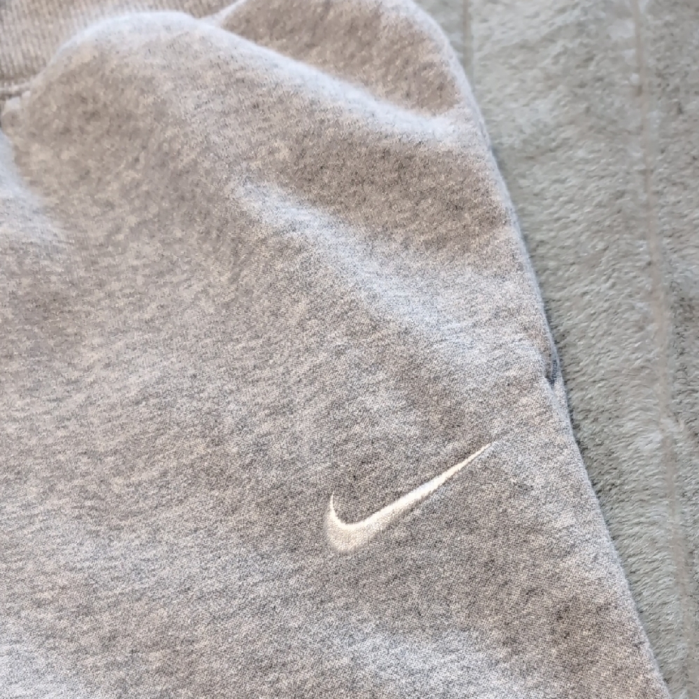 Nike Ladies Size XS Sweatpants - Black and Gray - Picture 4 of 10